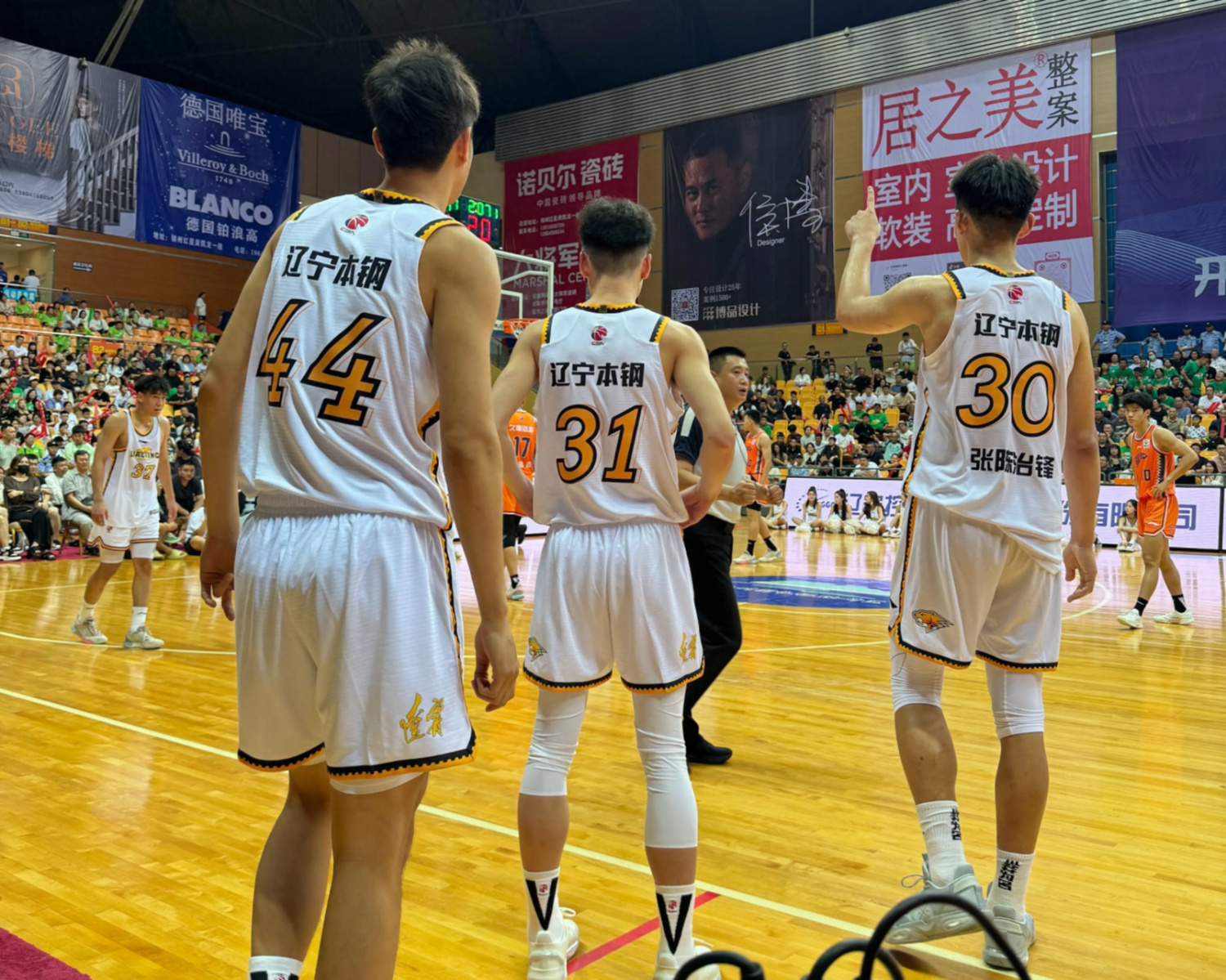 爱游戏全站包含今夜突围战来临；浙江队围绕CBA季后赛调整名单；压力陡增；年轻球员得到机会的词条