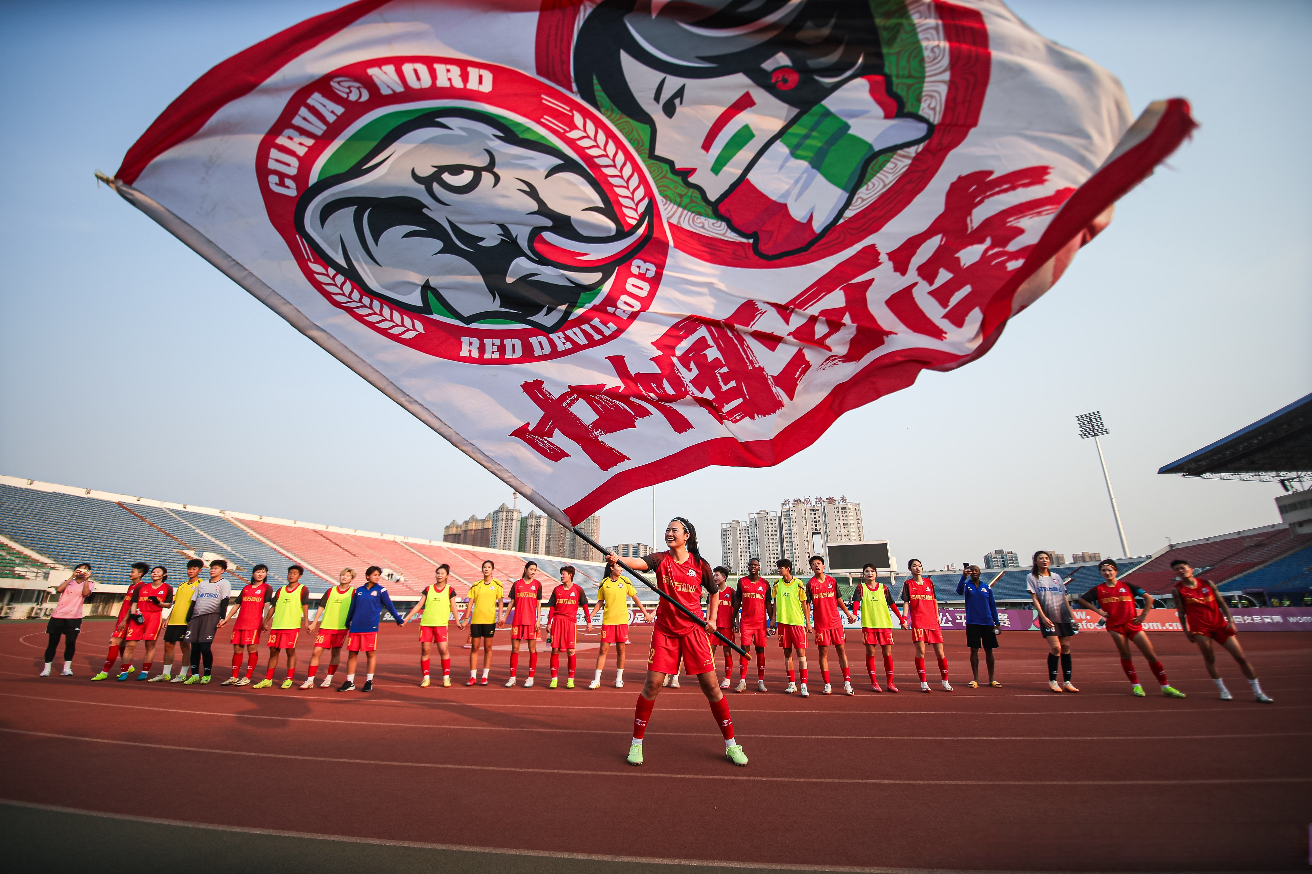 AYX爱游戏中国关于毕尔巴鄂竞技训练开放日，加时末段状态回暖引欢呼，荷甲在即，球队文化再被提及的信息