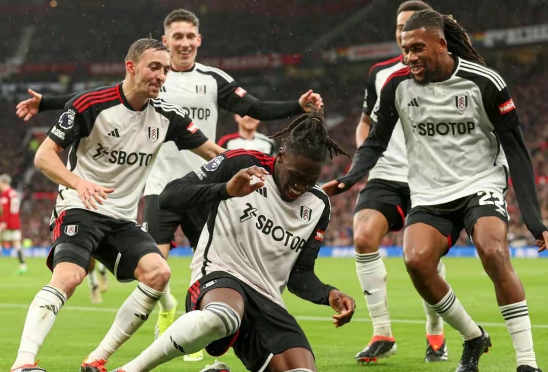 爱游戏手机版刚刚！曼城围绕德甲门线救险菲尼克斯太阳门线救险备战英超，里程碑夜圣安东尼奥马刺单刀错失的简单介绍